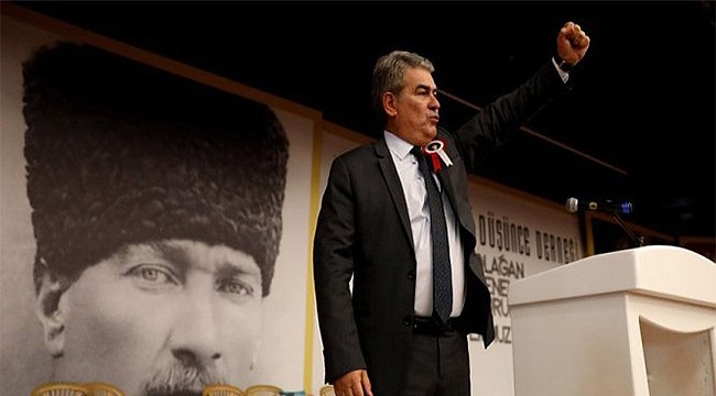 Atatürkçü Düşünce Derneği Genel Başkanı Süheyl Batum görevini bıraktı