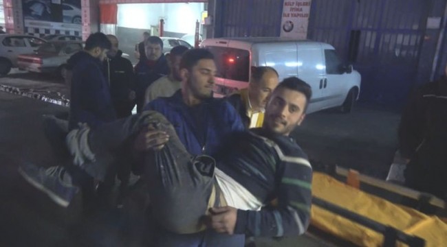 Bacağından vurulan genç, ambulansa taşınırken güldü