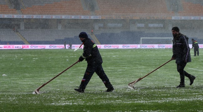 Başakşehir-Bursaspor maçı ertelendi