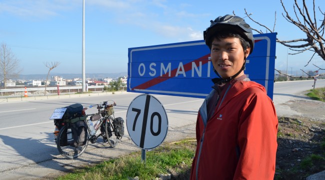 Bisikletli Japon turist Osmaniye’de mola verdi