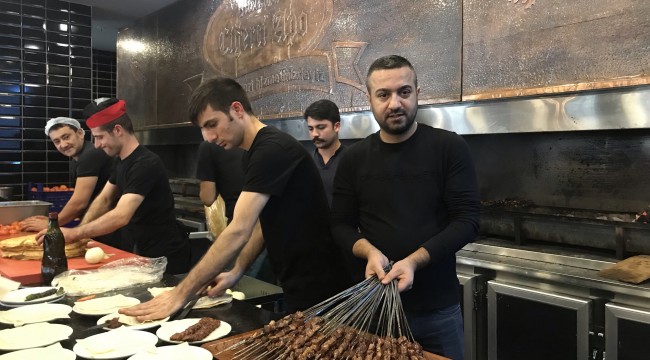 Ciğeri düzgün ve iyi bir ateşte pişirmek önemli