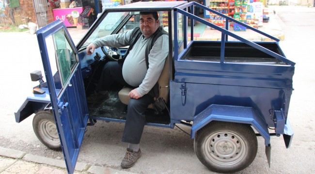 Çocukken hayalini kurduğu aracı emekliliğinde kendi elleriyle yaptı