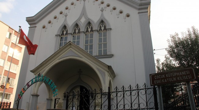 Dışı kilise içi kütüphane