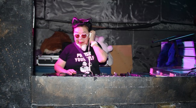 Dünyanın en yaşlı DJ’i dur durak bilmiyor