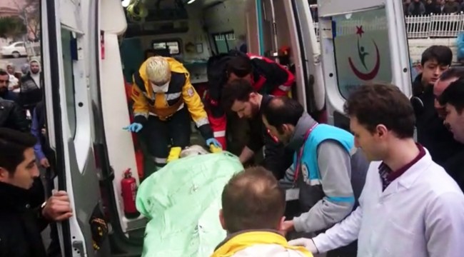 Enkazdan 45 saat sonra sağ çıkarılan çocuk hastaneye götürüldü