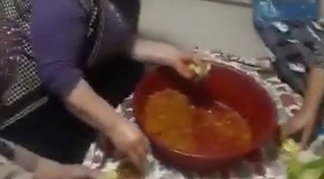 Hastane odasında çiğ köfte partisi