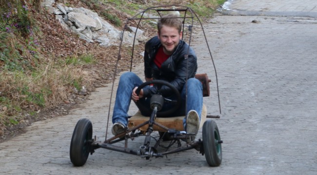 İnşaat demirinden ATV yaptı