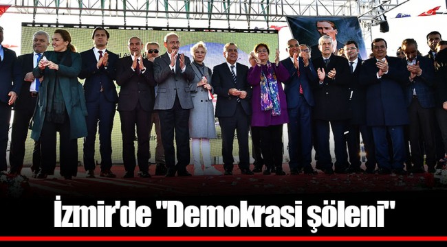 İzmir'de "Demokrasi şöleni"