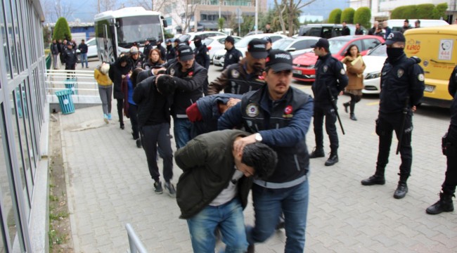 Narkotik operasyonunda biri polis 12 kişi tutuklandı