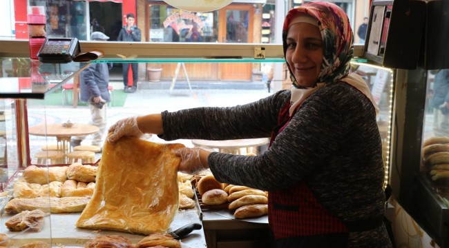 Önce şaşırıyorlar, sonra bir tabak daha istiyorlar