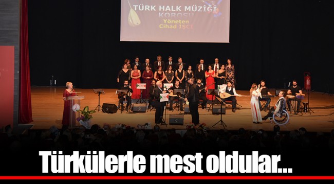 Türkülerle mest oldular…