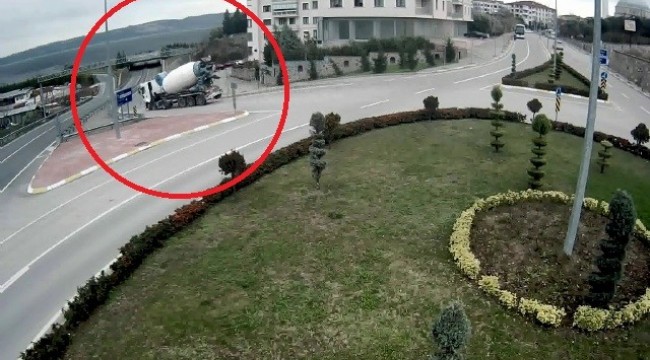 Viraja hızlı giren beton mikserinin devrilme anı kamerada