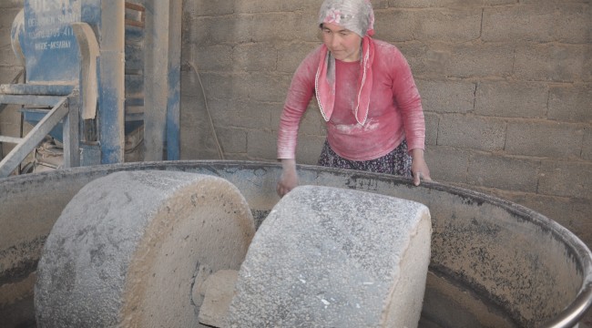 8 köyün değirmeni 4 çocuk annesi kadına emanet