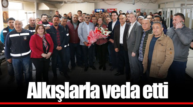 Alkışlarla veda etti