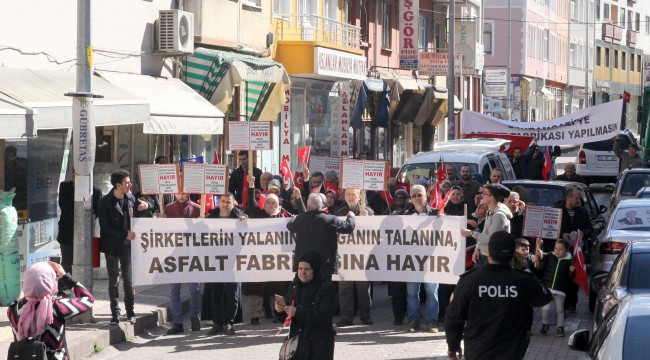 Asfalt tesisinin kurulmasını istemeyen köylüler yürüyüş düzenledi