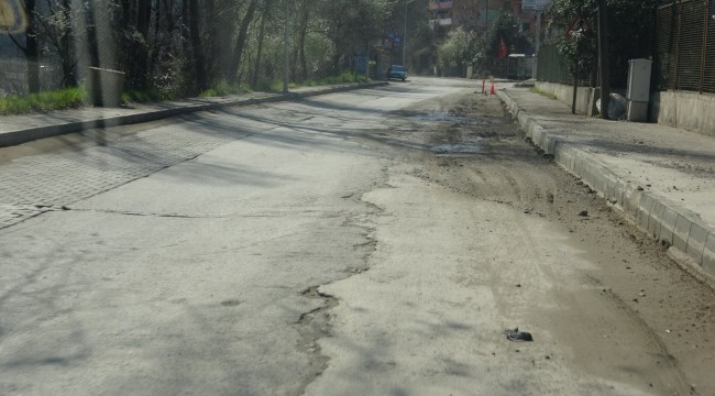 Bir tarafı paket taş, diğer yanı beton