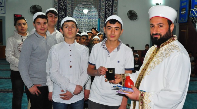 Cami imamı çocukların kaderini değiştirdi
