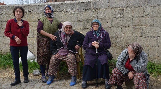 Depremde enkaza dönen evde yangın çıktı, aile sinir krizleri geçirdi