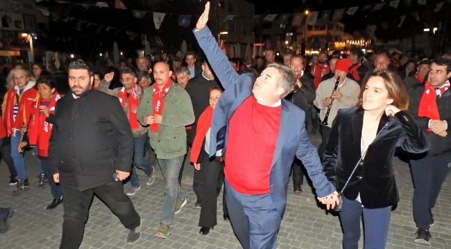 Ekrem Oran'dan miting gibi mahalle toplantısı