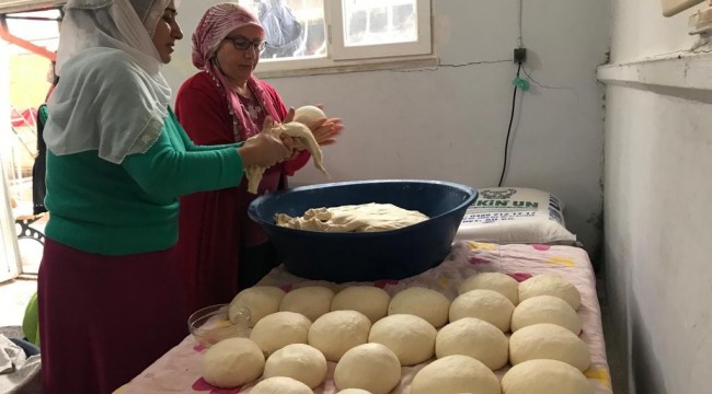 Emekçi kadınlar ekmek üreterek geçimlerini sağlıyorlar