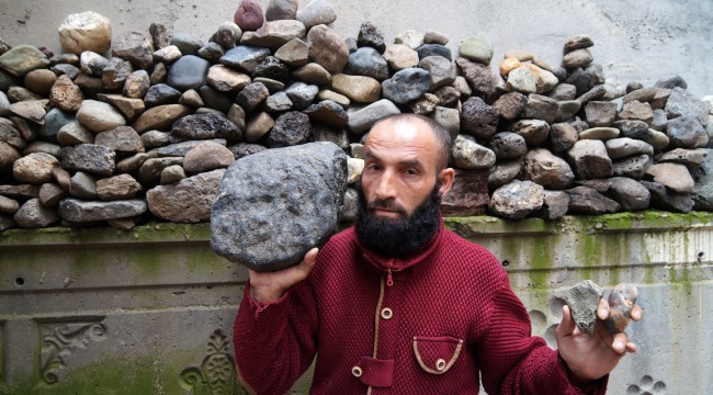 Evinde tonlarca taş biriktirdi