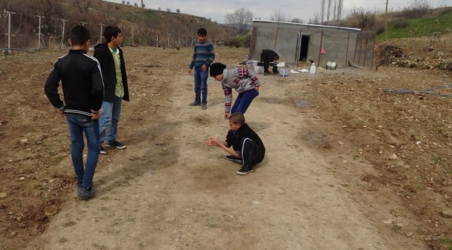 Geleneksel oyunlarla internet ortamından uzaklaşıyorlar