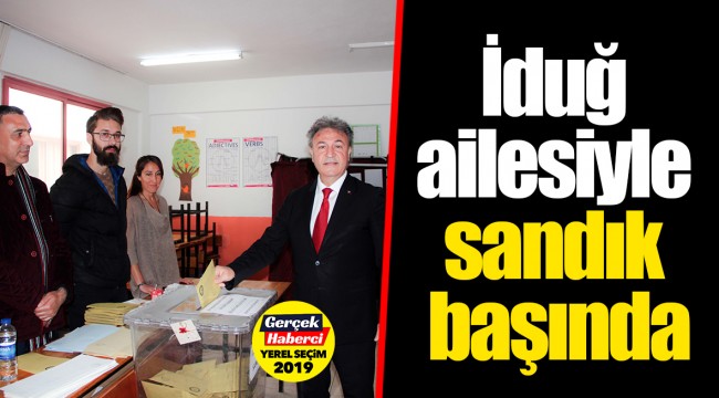 İduğ ailesiyle sandık başında