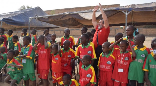 İnsani Yardım Organizasyonu WEFA Burkina Faso’da yardıma muhtaç aileleri sevindirdi