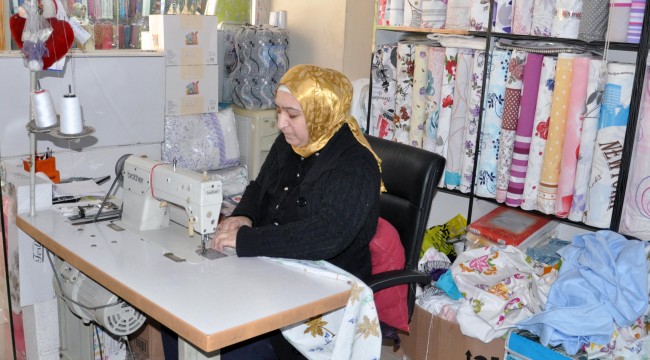 Kendi işinin patronu oldu, şimdi Avrupa’ya tül perde dikiyor