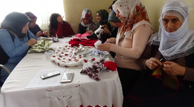 Kursiyerler hem çeyiz hazırlıyor hem de para kazanıyor
