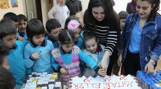 KYK'lı öğrencilerden minik kardeşlerine hediye