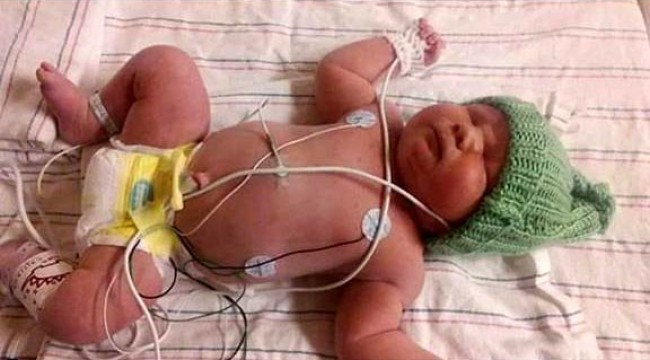 New York’ta 7 kiloluk bebeği olan anne: “Bana kamyon çarpmış gibi hissettim”