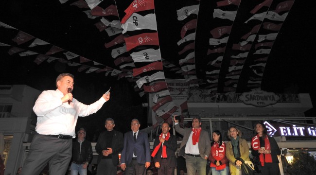 Oran Alaçatılılar'a sordu: "Belediyenizi kapatanlardan hesap soracak mısınız?"