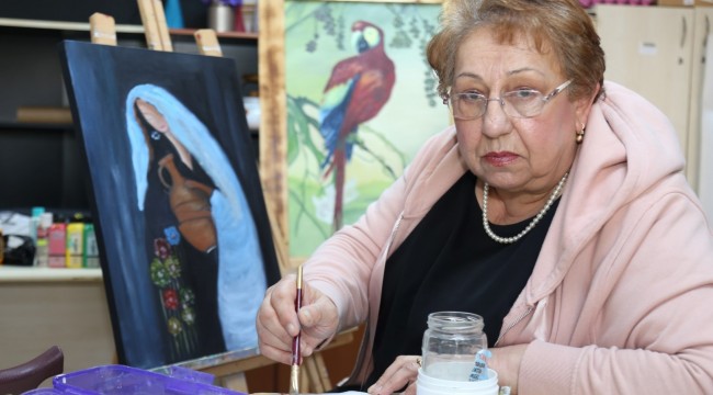 Parkinson hastalığını resim yaparak yeniyor