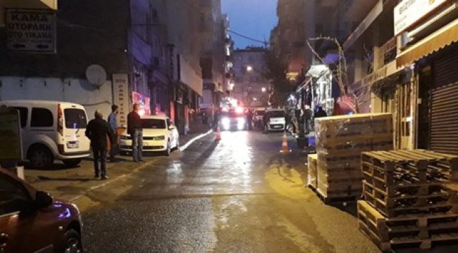 Polis, tartıştığı iş yeri sahibini vurdu