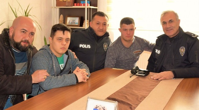 Polislerden, özel çocuklara ziyaret