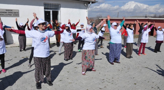 Şalvarlı kadınlar hayatlarında ilk kez spor yaptı