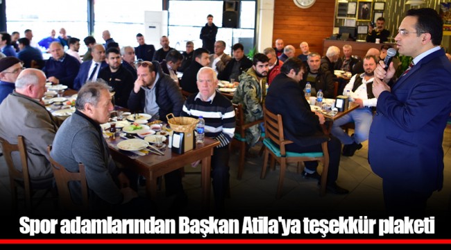 Spor adamlarından Başkan Atila'ya teşekkür plaketi