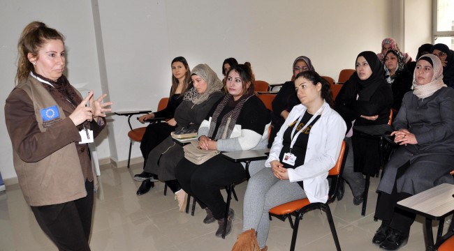 Suriyeli kadınlar çocuk yaşta evliliklere karşı bilinçleniyor