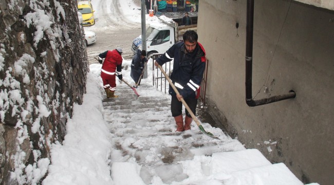 Temizlik işçilerinin zorlu kış mesaisi