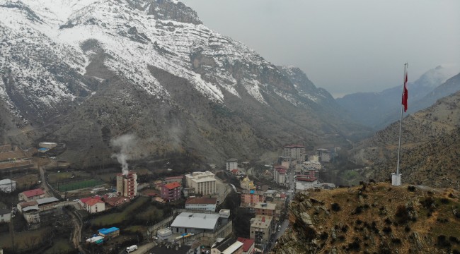Uludere, ay yıldızın gölgesinde