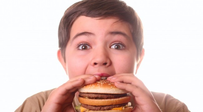 Uyku problemi çocukluk çağı obezitesini tetikliyor