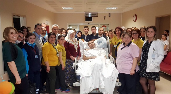 Yaşama tutunduğu hastanede doğum günü sürprizi