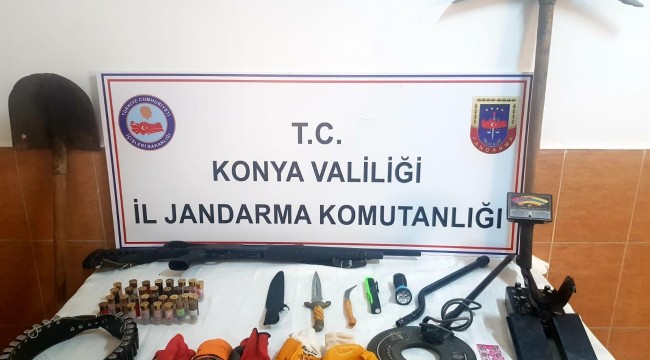 Zengibar Kalesinde kaçak kazı yaparken yakalandılar