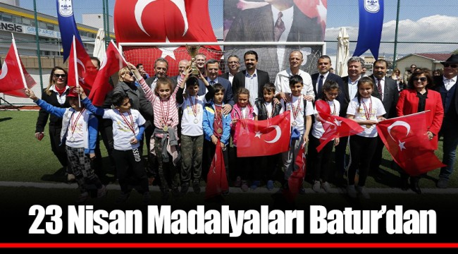 23 Nisan Madalyaları Batur'dan