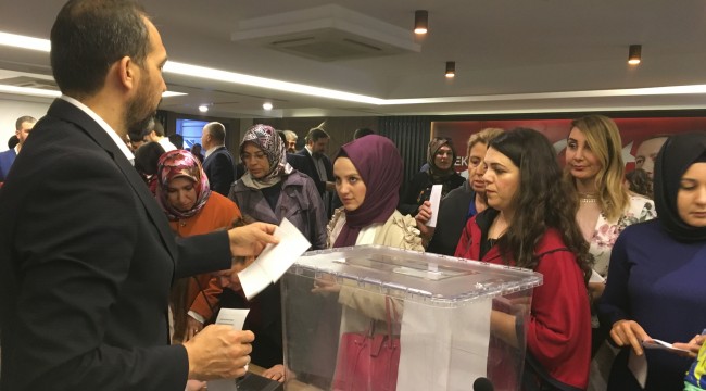 AK Parti İzmir'de temayül yoklaması başladı: Cumhurbaşkanımızın önüne en az üç isim gidecek