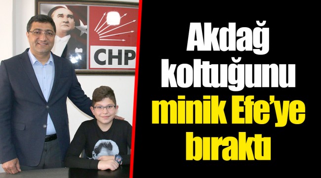 Akdağ koltuğunu minik Efe'ye bıraktı 