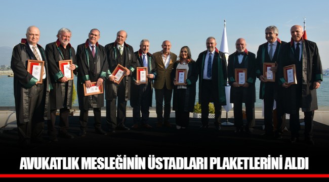 AVUKATLIK MESLEĞİNİN ÜSTADLARI PLAKETLERİNİ ALDI