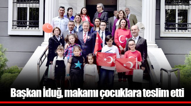 Başkan İduğ, makamı çocuklara teslim etti