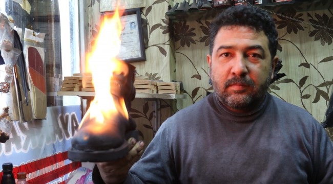 Boyaması için getirilen ayakkabıları yakıyor